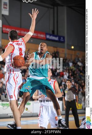 BASKETBALL - FRENCH CHAMPIONSHIP PRO A 2008/2009 - LE HAVRE (FRA) - 18/10/2008 - PHOTO : PASCAL ALLEE / HOT SPORTS / DPPI LE HAVRE V PAU - 11 ANDRE EMMETT (PAU) Stock Photo