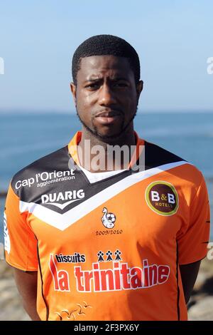 FOOTBALL - FRENCH CHAMPIONSHIP 2009/2010 - L1 - FC LORIENT PRESENTATION - 4/10/2009 - PHOTO PASCAL ALLEE / FLASH PRESS - ARNOLD MVUEMBA Stock Photo