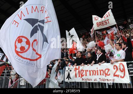 FOOTBALL - FRENCH CHAMPIONSHIP 2009/2010 - L2 - STADE BRESTOIS v FC TOURS - 30/04/2010 - PHOTO PASCAL ALLEE / DPPI - FANS BREST Stock Photo