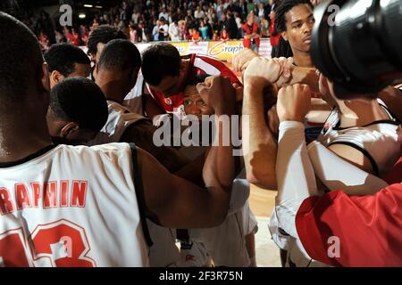 BASKETBALL - FRENCH CHAMPIONSHIP 2009/2010 - CHOLET (FRA) - 18/05/2010 - PHOTO : PASCAL ALLEE / HOT SPORTS / DPPI - PLAY OFF PRO A - CHOLET v POITIERS - JOY CHOLET TEAM Stock Photo