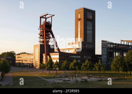 Nordsternpark, Fˆrdert¸rme und Fassade des Kesselhauses, Gelsenkirchen, ehemalige Zeche Nordstern Stock Photo