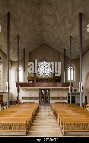 Innenraum nach Westen mit Orgelempore, Aachen, St. Paul (Kirchen der Pfarrei Franziska von Aachen) Stock Photo