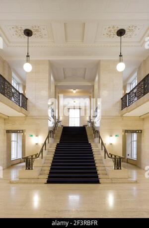 Staircase, galleries and white wide space of Crush Hall, Senate House, University of London, by Charles Holden, 1932-1937, London Stock Photo