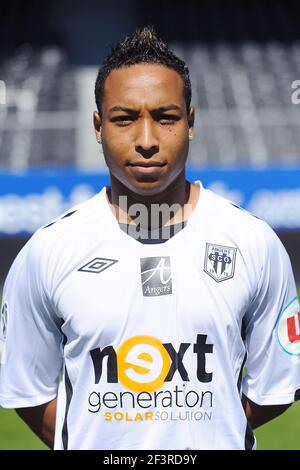 FOOTBALL - FRENCH CHAMPIONSHIP 2010/2011 - L2 - PRESENTATION SCO ANGERS - 31/08/2010 - PHOTO PASCAL ALLEE / DPPI - NABIL OUARGUINI Stock Photo