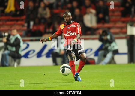 FOOTBALL - FRENCH CHAMPIONSHIP 2011/2012 - EA GUINGAMP v AS MONACO - 17/10/2011 - PHOTO PASCAL ALLEE / DPPI - LADISLAS DOUNIAMA (EAG) Stock Photo