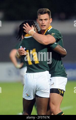 RUGBY - IRB JUNIOR WORLD CHAMPIONSHIP 2013 - SOUTH AFRICA v USA - 5/06/2013 - ROCHE SUR YON (FRA) - PHOTO PASCAL ALLEE / DPPI - JOY JESSE KRIEL (SOUTH AFRICA) AFTER SCORING. HE'S CONGRATULATED BY SEABELO SENATLA Stock Photo