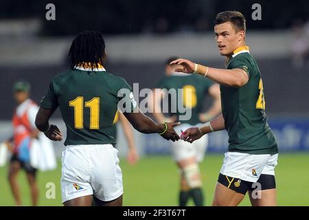 RUGBY - IRB JUNIOR WORLD CHAMPIONSHIP 2013 - SOUTH AFRICA v USA - 5/06/2013 - ROCHE SUR YON (FRA) - PHOTO PASCAL ALLEE / DPPI - JOY JESSE KRIEL (SOUTH AFRICA) AFTER SCORING. HE'S CONGRATULATED BY SEABELO SENATLA Stock Photo