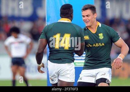 RUGBY - IRB JUNIOR WORLD CHAMPIONSHIP 2013 - SOUTH AFRICA v USA - 5/06/2013 - ROCHE SUR YON (FRA) - PHOTO PASCAL ALLEE / DPPI - JOY LUTHER OBI (SOUTH AFRICA) AFTER SCORING. HE'S CONGRATULATED BY JESSE KRIEL Stock Photo