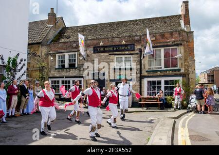 Hankies Gone Awry Morris dancers from California USA are pictured on the opening day of the 2019 Chippenham folk festival.Chippenham Wiltshire 25/5/19 Stock Photo