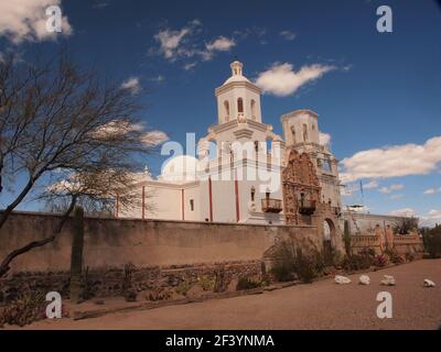 San Xavier del Bac mission outside Tucson, Arizona represents the classic Spanish style of Architecture during the late 17th and early 18th century. Stock Photo