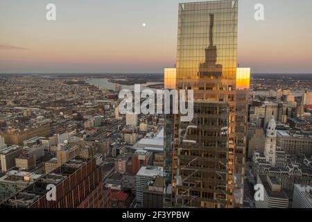 Full moon rising over Philadelphia skyline from the top of the Four Seasons Hotel Philadelphia Pennsylvania Stock Photo