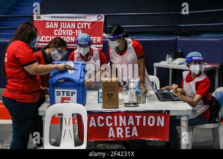 Medical personnel prepare for a vaccination drive in San Juan City, Metro Manila, Philippines. Stock Photo