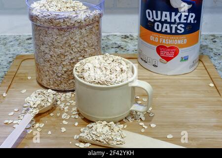 Quaker Oatmeal Ready to Cook Stock Photo