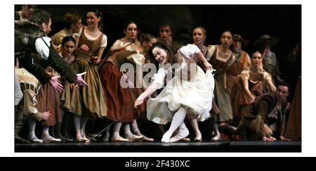 Giselle.... Ballet in two acts  by the Royal Ballet. Giselle= Miyako Yoshida, Count Albrecht = Federico Bonelli, at The Royal Opera House, Covent Gardenpic David Sandison 9/1/2004 Stock Photo