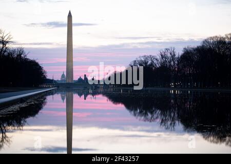 Sunrise photo of the Reflecting Pool, and the National Mall Stock Photo