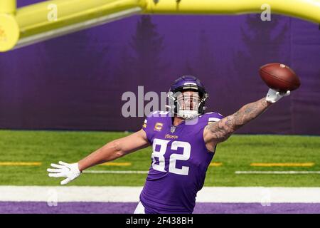 Minneapolis, USA. 27th Sep, 2020. Minnesota Vikings tight end Kyle Rudolph (82) makes a one-handed touchdown catch in the fourth quarter against the Tennessee Titans on September 27, 2020, at U.S. Bank Stadium in Minneapolis. (Photo by Anthony Souffle/Minneapolis Star Tribune/TNS/Sipa USA) Credit: Sipa USA/Alamy Live News Stock Photo