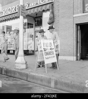 Fayetteville, Arkansas. On the town square. August 1938. Photograph by Dorothea Lange. Stock Photo