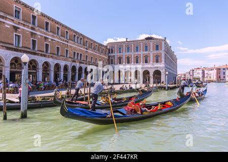 geography / travel, Italy, Venetia, Venice, Campo San Giacomo di Rialto, gondoliers, Additional-Rights-Clearance-Info-Not-Available Stock Photo