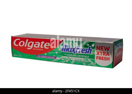 Tube of Colgate Max White Luminous Fluoride Toothpaste on box, clinically  proven to remove up to 100% of surface stains whiter teeth all round Stock  Photo - Alamy