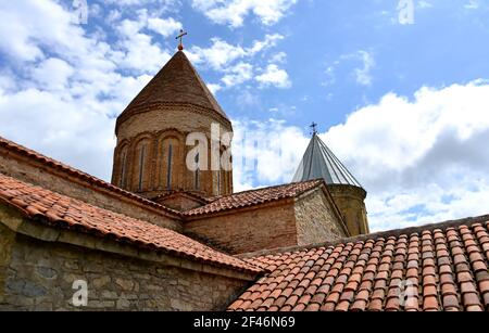 GEORGIA ANANURI Ananuri is an architectural complex, consisting of a castle with crenellated walls,and two churches: the old church of the Dormition Stock Photo