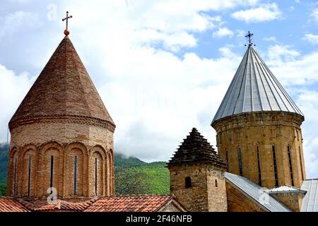 GEORGIA ANANURI Ananuri is an architectural complex, consisting of a castle with crenellated walls,and two churches: the old church of the Dormition Stock Photo