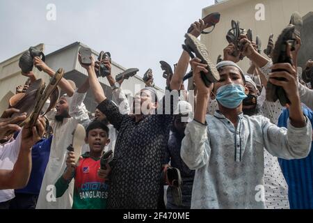 Dhaka, Bangladesh. 19th Mar, 2021. Protesters chant slogans while holding footwears during the protest.Bangladeshis raise their footwear and shout slogans during a protest after Friday prayers, against the visit of Indian Prime Minister Narendra Modi in Dhaka, Bangladesh, Modi is expected to visit Bangladesh on 26 march to attend the 50th anniversary of Independence Day of Bangladesh as well as the 100th birth anniversary of the country's first president Sheikh Mujibur Rahman. Credit: SOPA Images Limited/Alamy Live News Stock Photo