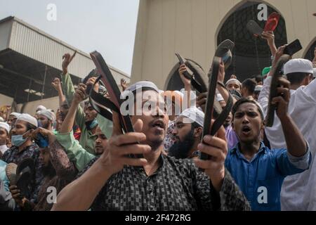 Dhaka, Bangladesh. 19th Mar, 2021. A protester chants slogans while holding a footwear during the protest.Bangladeshis raise their footwear and shout slogans during a protest after Friday prayers, against the visit of Indian Prime Minister Narendra Modi in Dhaka, Bangladesh, Modi is expected to visit Bangladesh on 26 march to attend the 50th anniversary of Independence Day of Bangladesh as well as the 100th birth anniversary of the country's first president Sheikh Mujibur Rahman. (Photo by Sazzad Hossain/SOPA Images/Sipa USA) Credit: Sipa USA/Alamy Live News Stock Photo