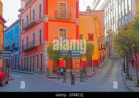 Street corner and colourful colonial era houses in alleys in the city Guanajuato, Central Mexico Stock Photo