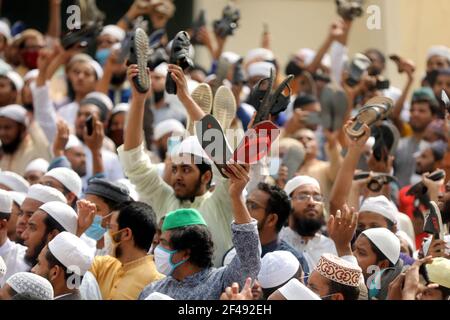 Dhaka, Dhaka, Bangladesh. 19th Mar, 2021. March, 19, 2021 Bangladeshi protesters raise their footwear and shout slogans during a protest after Friday prayers, against the visit of Indian Prime Minister Narendra Modi in Dhaka, Bangladesh Credit: Harun-Or-Rashid/ZUMA Wire/Alamy Live News Stock Photo