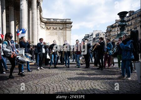 Paris, France. 19th Mar 2021. Young musicians gather in front of the Pantheon for the YouthForClimate march in Paris on 19 March 2021. Credit: Nathan Claux/Alamy Live News Stock Photo