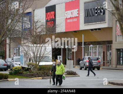 Vancouver, Canada. 19th Mar, 2021. People walk past stores in Vancouver, British Columbia, Canada, on March 19, 2021. Canada's retail sales fell for the second consecutive month, down 1.1 percent to 52.5 billion Canadian dollars in January 2021, according to Statistics Canada on Friday. Credit: Liang Sen/Xinhua/Alamy Live News Stock Photo