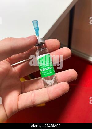 Kiev, Ukraine. 19 March 2021. A vaccinator holds a dose of a Oxford-AstraZeneca's COVID-19 vaccine- called COVISHIELD, during the coronavirus (COVID-19) vaccination campaign at a hospital in Kyiv. Covid-19 or coronavirus vaccine concept. Close up.  Stock Photo