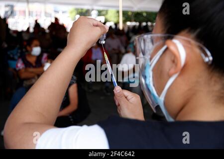 Non Exclusive: NEZAHUALCOYOTL, MEXICO - MARCH 19: Medical personnel prepare Sinovac Covid-19 vaccine injections for adults over 60 years of age at the Stock Photo