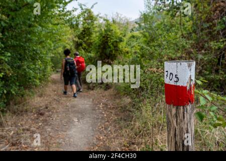 Two women hiking in the Parco regionale della vena del gesso romagnola. Brisighella, Borgo Rivola, Borgo Tossignano. Emilia Romagna, Italy, Europe. Stock Photo