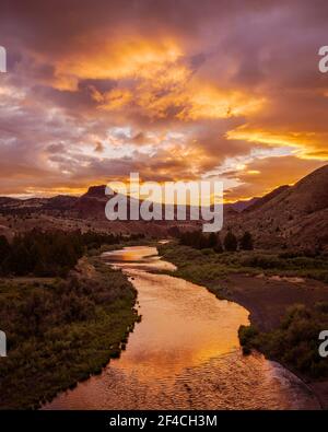 Sunrise over the Wild and Scenic John Day River at Priest Hole access in eastern Oregon. Stock Photo