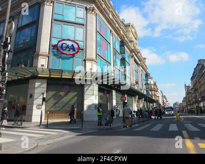 Paris, France. 20th Mar, 2021. Closed is the department store C&A on Rue de Rivoli in the city centre. In the fight against the Corona pandemic, new restrictions have been in place in Greater Paris and other parts of France since Saturday, March 20, 2021. However, people can go outside during the day without time restrictions. Of the approximately 67 million people in France, about one in three is affected by the tougher measures. Credit: Christian Böhmer/dpa/Alamy Live News Stock Photo