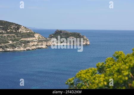 Il mar di Sardegna in primavera offre tantissimi colori accesi, le immagini rappresentano la costa sud della Sardegna Stock Photo