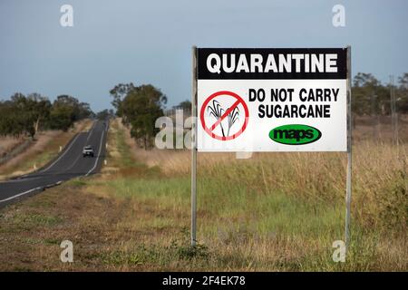 Sign advising of sugar cane quarantine by the side of a highway to prevent diseases being transported to new areas in central Queensland. Stock Photo