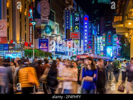 Nanjing Road, pedestrian zone and busy shopping street at night, Shanghai, China Stock Photo