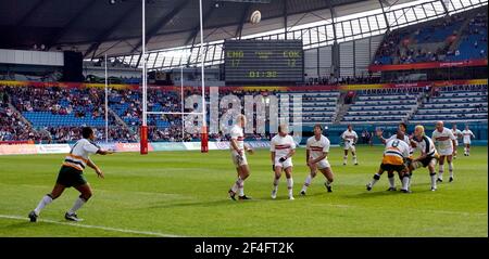 COMMONWEALTH GAMES MANCHESTER 2/8/2002 RUGBY 7'S ENGLAND V COOK ISLANDS VASE SAMANIA THROW'S INTO THE LINE OUT PICTURE DAVID ASHDOWN.COMMONWEALTH GAMES MANCHESTER Stock Photo