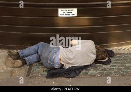 Homeless in London.19 August 2002 photo Andy Paradise Stock Photo