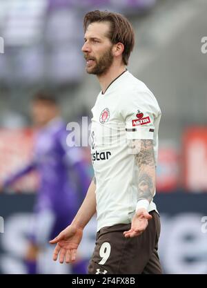 21 March 2021, Lower Saxony, Osnabrück: Football: 2. Bundesliga, VfL Osnabrück - FC St. Pauli, Matchday 26 at Stadion an der Bremer Brücke. Guido Burgstaller of St. Pauli gestures. Photo: Friso Gentsch/dpa - IMPORTANT NOTE: In accordance with the regulations of the DFL Deutsche Fußball Liga and/or the DFB Deutscher Fußball-Bund, it is prohibited to use or have used photographs taken in the stadium and/or of the match in the form of sequence pictures and/or video-like photo series. Stock Photo