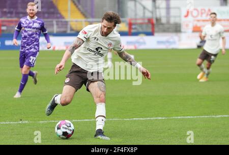 21 March 2021, Lower Saxony, Osnabrück: Football: 2. Bundesliga, VfL Osnabrück - FC St. Pauli, Matchday 26 at Stadion an der Bremer Brücke. St Pauli's Guido Burgstaller plays the ball. Photo: Friso Gentsch/dpa - IMPORTANT NOTE: In accordance with the regulations of the DFL Deutsche Fußball Liga and/or the DFB Deutscher Fußball-Bund, it is prohibited to use or have used photographs taken in the stadium and/or of the match in the form of sequence pictures and/or video-like photo series. Stock Photo