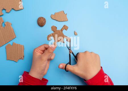 craft walnuts, turtle, nature craft for kids, autumn or fall concept Stock Photo