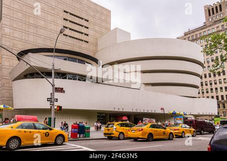 Entrance of the Guggenheim Museum and the cabs waiting outside of the building
