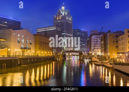 Milwaukee, Wisconsin, USA downtown skyline on the Milwaukee River in the evening. Stock Photo