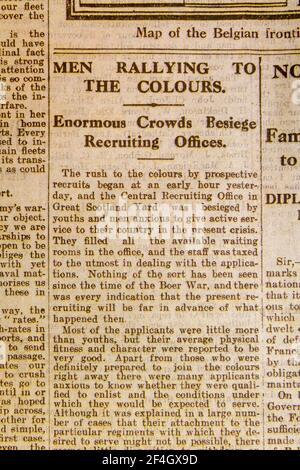 'Men Rallying to the Colours' headline on report on early volunteers to join the Army in the Daily News & Reader newspaper on 5th Aug 1914. Stock Photo