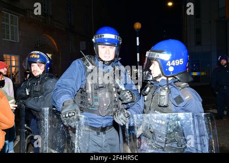 Bristol, UK. 21st Mar, 2021. UK Bristol .Police with riot shields and dogs out on the Streets of Bristol after a night of damaged police vans, police cars set alight and all surounding roads blocked with police cars, vans dog handlers and police on horseback in a cloud of thick smoke from thrown fireworks. Picture Credit: Robert Timoney/Alamy Live News Stock Photo