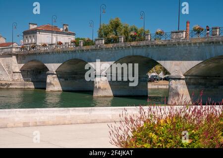 Bridge over the Charente river in Cognac, Charente (16), Nouvelle-Aquitaine region, France Stock Photo