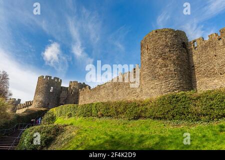 The castle walls surrounding the town of Conwy, Wales Stock Photo